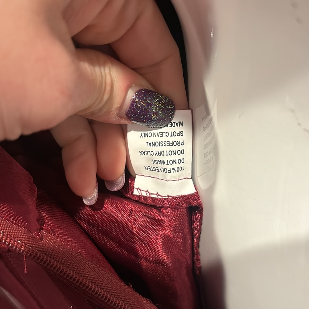 NWOT Mac Duggal burgundy tiered halter gown - Picture 15 of 16